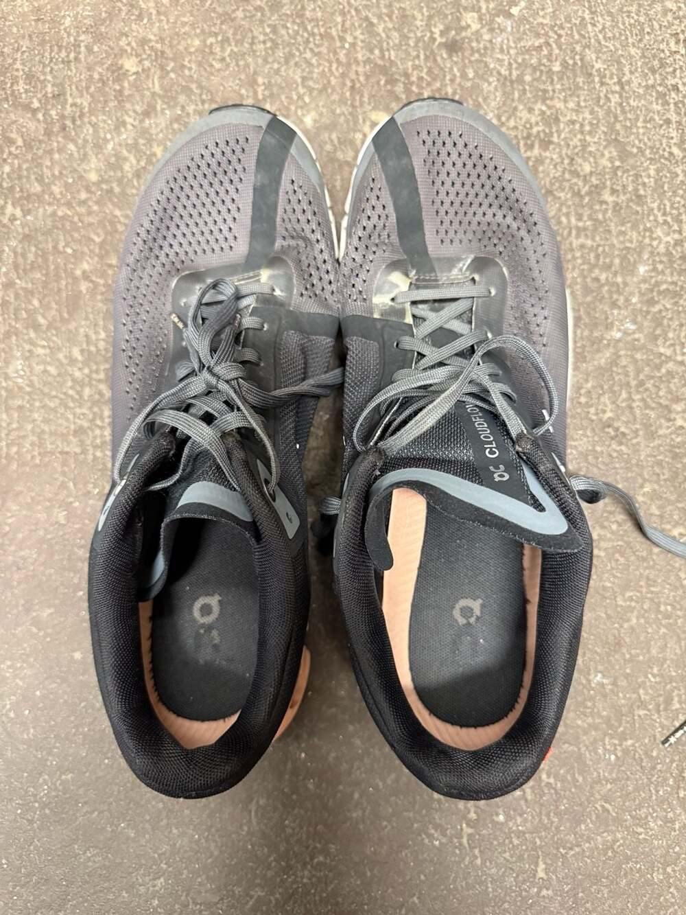 On Cloudflow Running Shoes